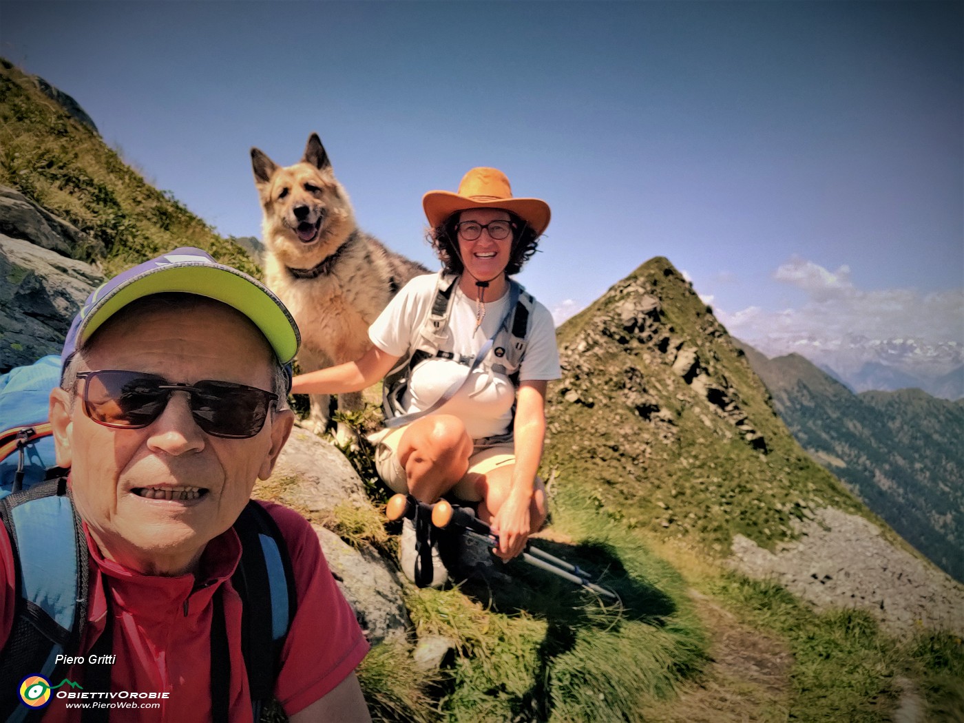 03 Alla bocchetta di Budria (2216 m) con il Pizzo del Vento (2242 m).jpg